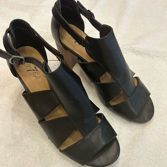 Elegant Black Heel sandals  Sleek Design size 9 - Picture 1 of 7